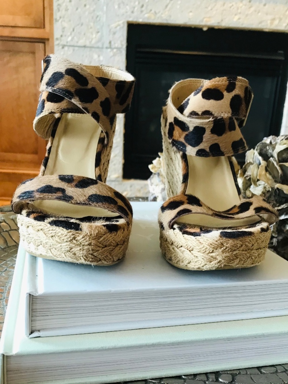 BOHO-CHIC STUART WEITZMAN CALF HAIR LEOPARD ESPADRILLE WEDGE STATEMENT SANDAL - Picture 6 of 14